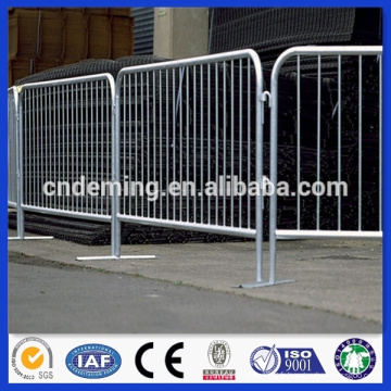 DM Hot! Ventes directes en usine Hot-plated galvanized Traffic Road Crowd Control Barrier For Crazy People